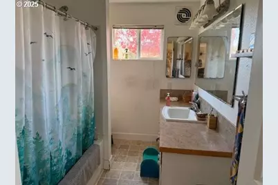 170 E 40th Ave, Eugene, OR 97405 - Photo 7