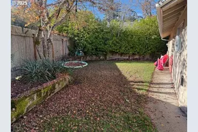 170 E 40th Ave, Eugene, OR 97405 - Photo 9