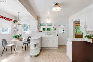 8936 SW 8th Ave, Portland, OR 97219 - Photo 11