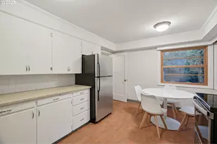 3286 NE Holman St, Portland, OR 97211 - Photo 11