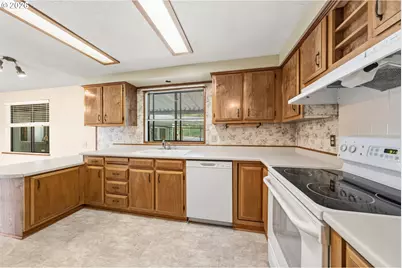 199 NW Cordelia Ct, Roseburg, OR 97471 - Photo 15
