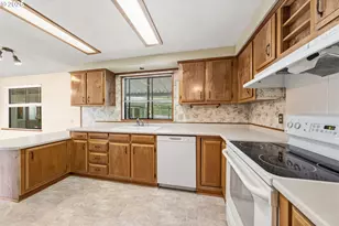 199 NW Cordelia Ct, Roseburg, OR 97471 - Photo 15