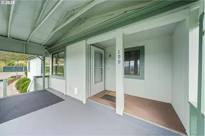 199 NW Cordelia Ct, Roseburg, OR 97471 - Photo 5
