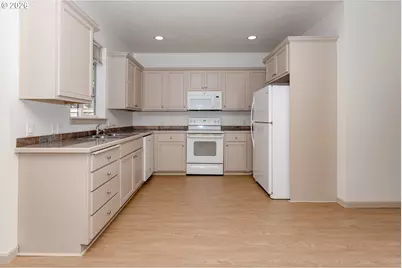 5529 King Arthur Ct, Eugene, OR 97402 - Photo 11