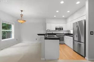 8 Summit Ridge Ct, Lake Oswego, OR 97035 - Photo 17