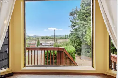 200 S Adams St, Coquille, OR 97423 - Photo 5