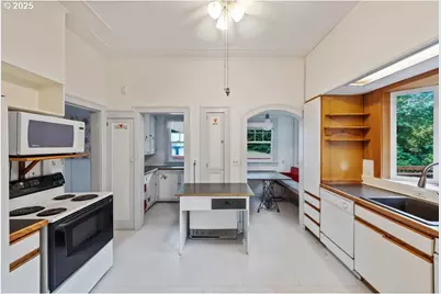 200 S Adams St, Coquille, OR 97423 - Photo 11