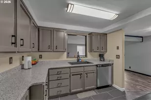 1735 Rainbow Dr, Springfield, OR 97477 - Photo 3