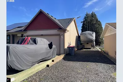 408 SW Oak St, Willamina, OR 97396 - Photo 3