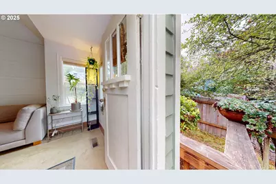9224 SW 26th Ave, Portland, OR 97219 - Photo 5