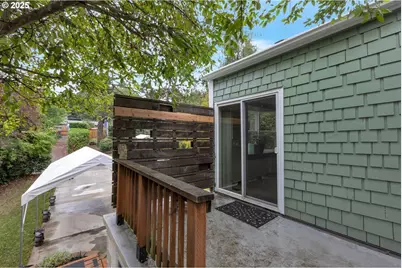 9224 SW 26th Ave, Portland, OR 97219 - Photo 11