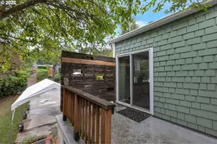 9224 SW 26th Ave, Portland, OR 97219 - Photo 11