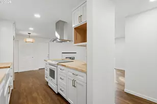 18640 SE Yamhill Cir, Portland, OR 97233 - Photo 17