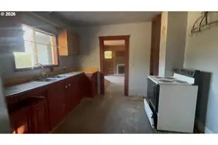 340 SE 3rd St, Toledo, OR 97391 - Photo 9