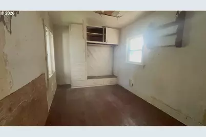 340 SE 3rd St, Toledo, OR 97391 - Photo 13