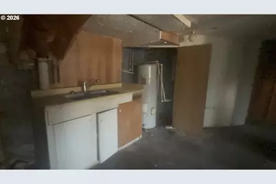 340 SE 3rd St, Toledo, OR 97391 - Photo 5