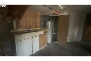 340 SE 3rd St, Toledo, OR 97391 - Photo 5