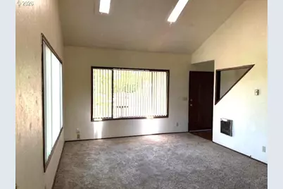 616 S 71st St, Springfield, OR 97478 - Photo 5