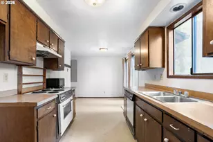 616 S 71st St, Springfield, OR 97478 - Photo 9