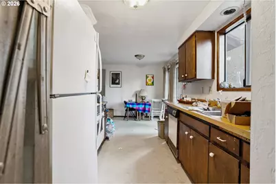 616 S 71st St, Springfield, OR 97478 - Photo 13