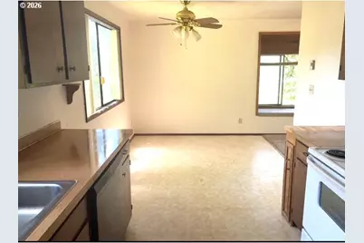 616 S 71st St, Springfield, OR 97478 - Photo 7