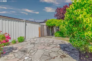 2925 Knott Terrace, Coos Bay, OR 97420 - Photo 15