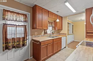 2925 Knott Terrace, Coos Bay, OR 97420 - Photo 5