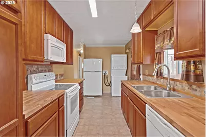 2925 Knott Ter, Coos Bay, OR 97420 - Photo 7