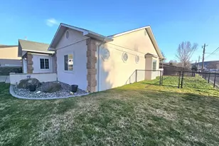 3510 NE King Pl, Pendleton, OR 97801 - Photo 3