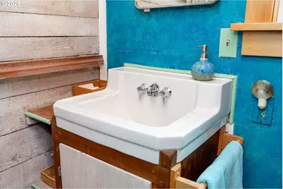 207 E Van Buren St, Cannon Beach, OR 97110 - Photo 33