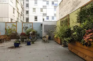 533 NE Holladay St, Portland, OR 97232 - Photo 19