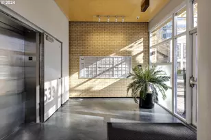 533 NE Holladay St, Portland, OR 97232 - Photo 15