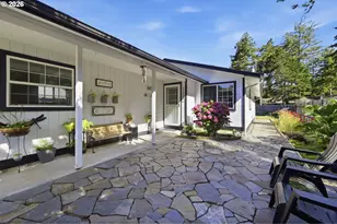 2055 11th St, Florence, OR 97439 - Photo 3