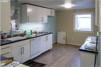 40 SE 133rd Ave #B, Portland, OR 97233 - Photo 5