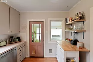 424 S 3rd St, Silverton, OR 97381 - Photo 15