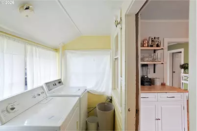 424 S 3rd St, Silverton, OR 97381 - Photo 17