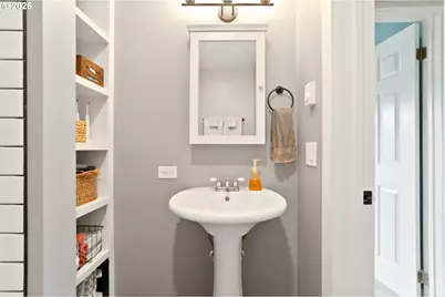 424 S 3rd St, Silverton, OR 97381 - Photo 21