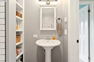 424 S 3rd St, Silverton, OR 97381 - Photo 21