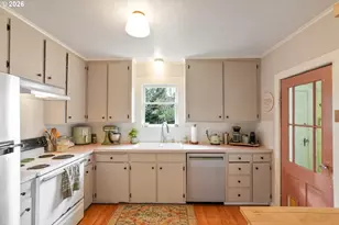 424 S 3rd St, Silverton, OR 97381 - Photo 13