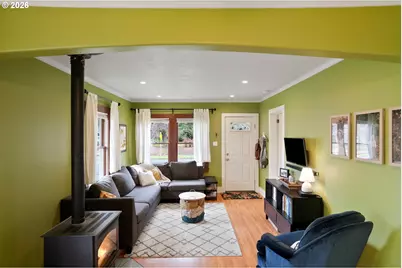 424 S 3rd St, Silverton, OR 97381 - Photo 7