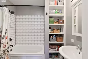 424 S 3rd St, Silverton, OR 97381 - Photo 19