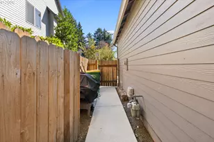 8945 SW Terreton Pl, Portland, OR 97223 - Photo 39