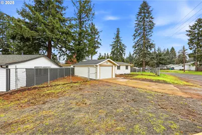 2004 SE 143rd Ave, Portland, OR 97233 - Photo 3