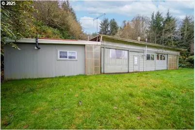 1900 Rowe St, Reedsport, OR 97467 - Photo 17
