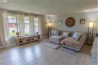 1095 N Manzanita St, Canby, OR 97013 - Photo 7