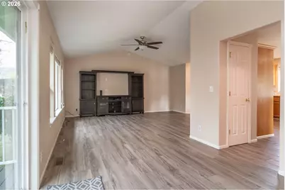 484 SE Clearwater Ct, Roseburg, OR 97470 - Photo 13