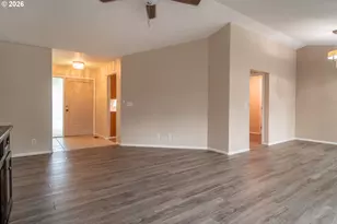 484 SE Clearwater Ct, Roseburg, OR 97470 - Photo 9