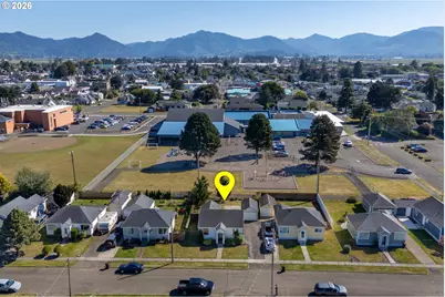 801 Manor Pl, Tillamook, OR 97141 - Photo 3