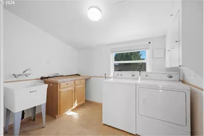 801 Manor Pl, Tillamook, OR 97141 - Photo 11