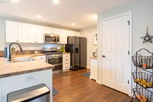 306 E 16th Pl, La Center, WA 98629 - Photo 9
